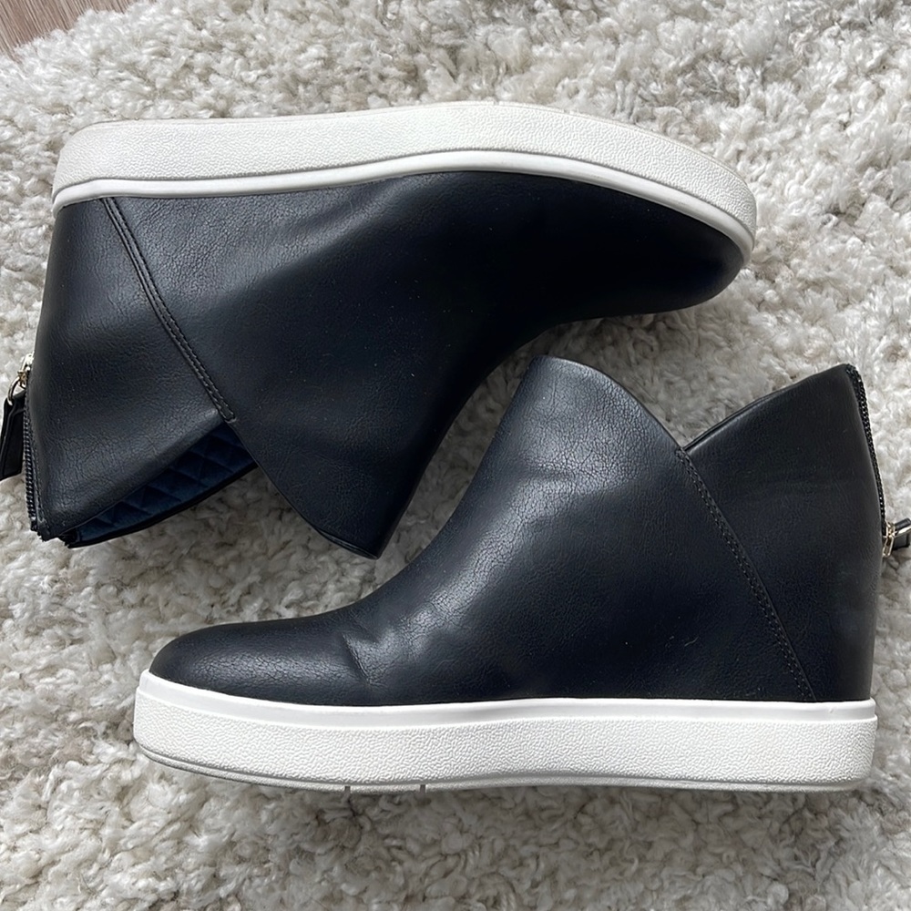 Dr Scholl’s Black Leather Wedge Sneakers!